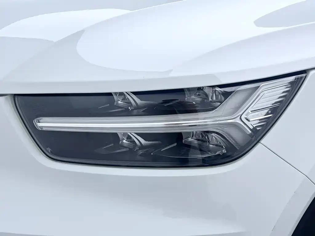 Volvo XC40 — миниатюра 15