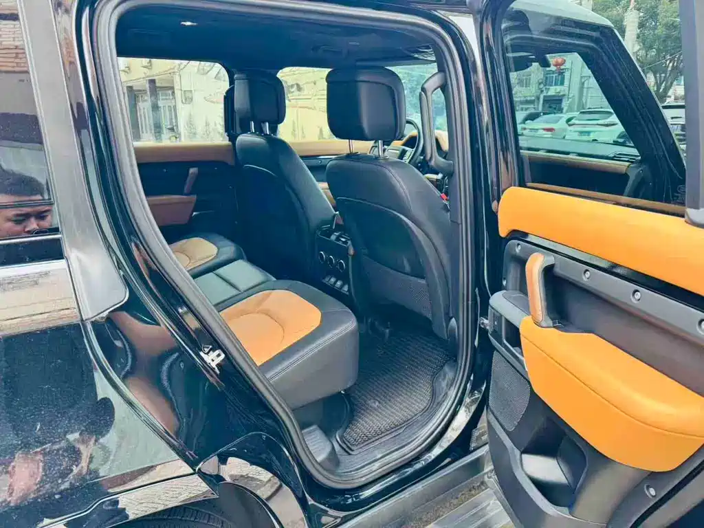 Land Rover Defender — миниатюра 4