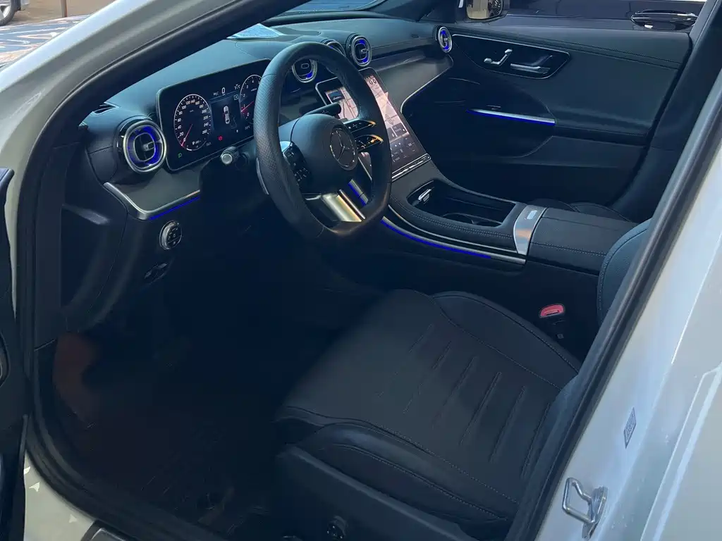 Mercedes-Benz C-Class 2023 — фото 5