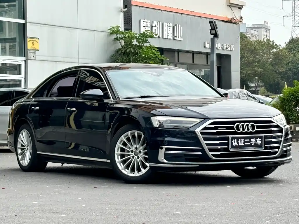 AUDI A8
