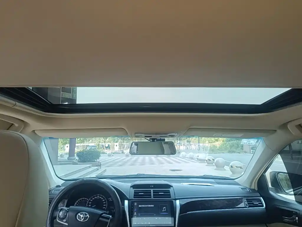 Toyota Camry — миниатюра 18