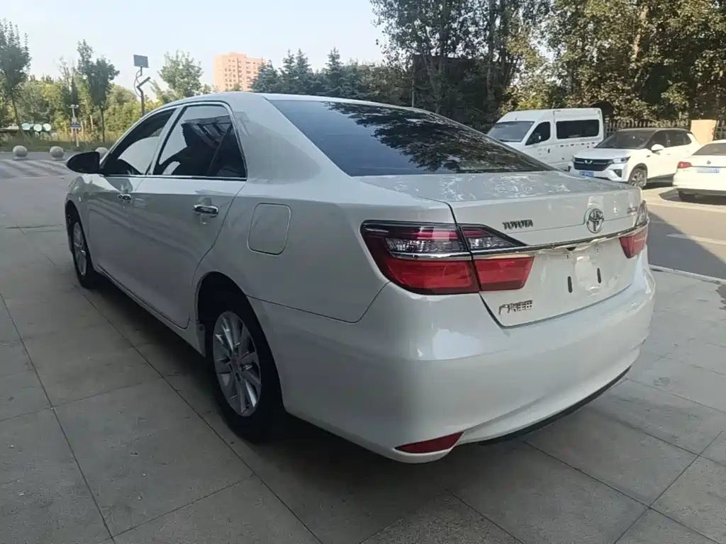 Toyota Camry — миниатюра 5