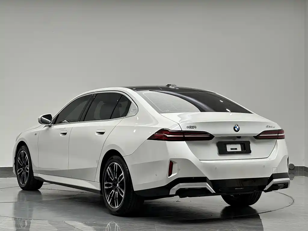 BMW 5 Series — миниатюра 6