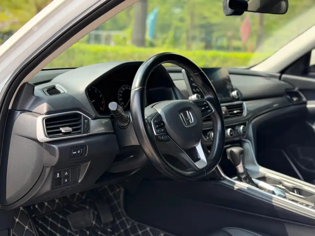 Honda Accord — миниатюра 9