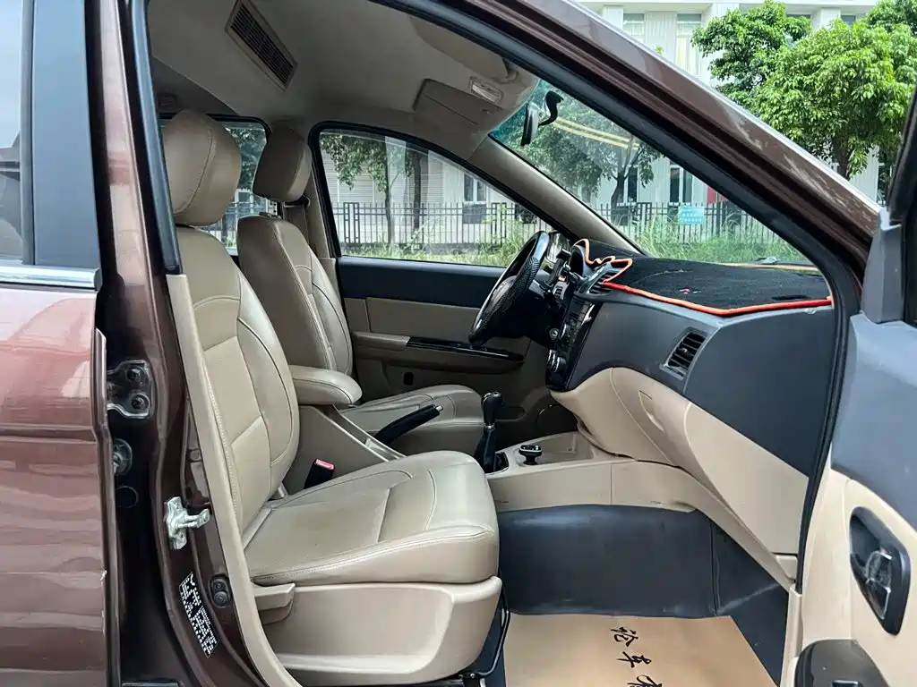 Wuling Hongguang — миниатюра 18