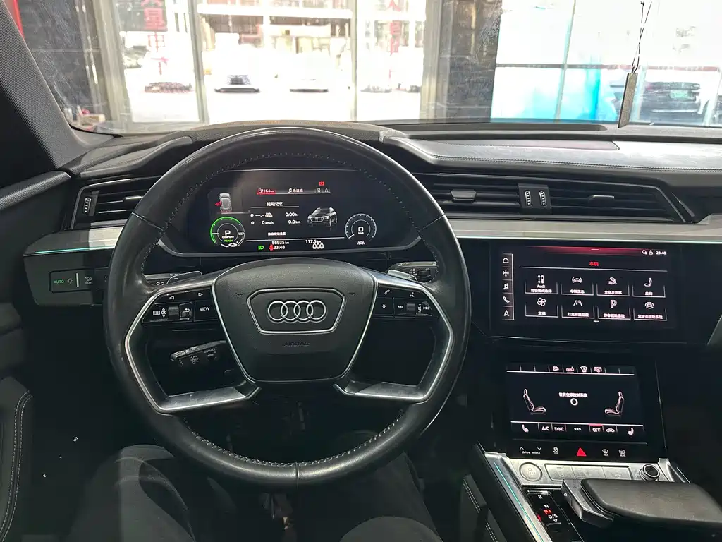 AUDI E TRON