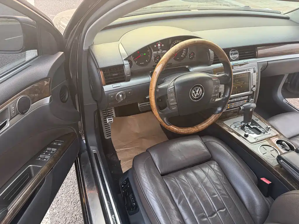Volkswagen Phaeton — миниатюра 10