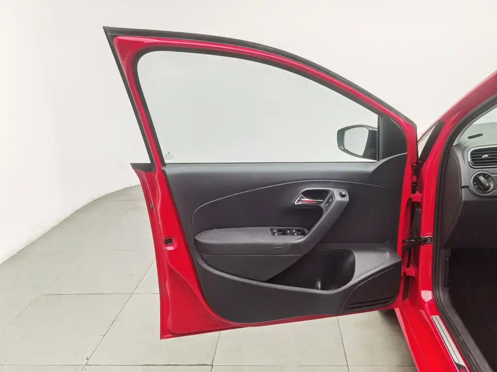 Volkswagen Polo — миниатюра 8