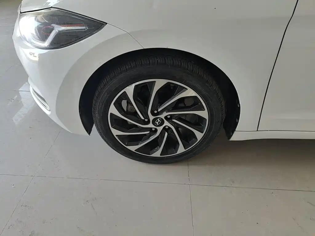 Hyundai Elantra — миниатюра 23