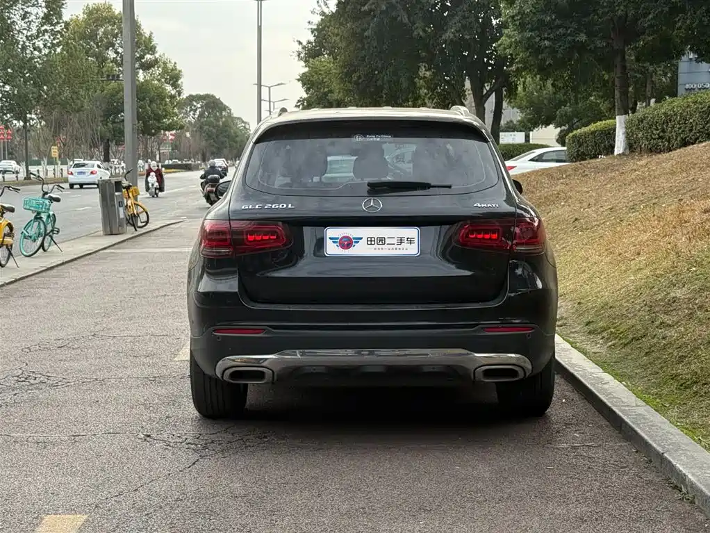 MERCEDES-BENZ GLC