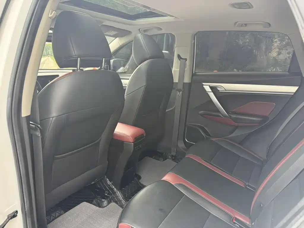 Geely Binyue — миниатюра 13
