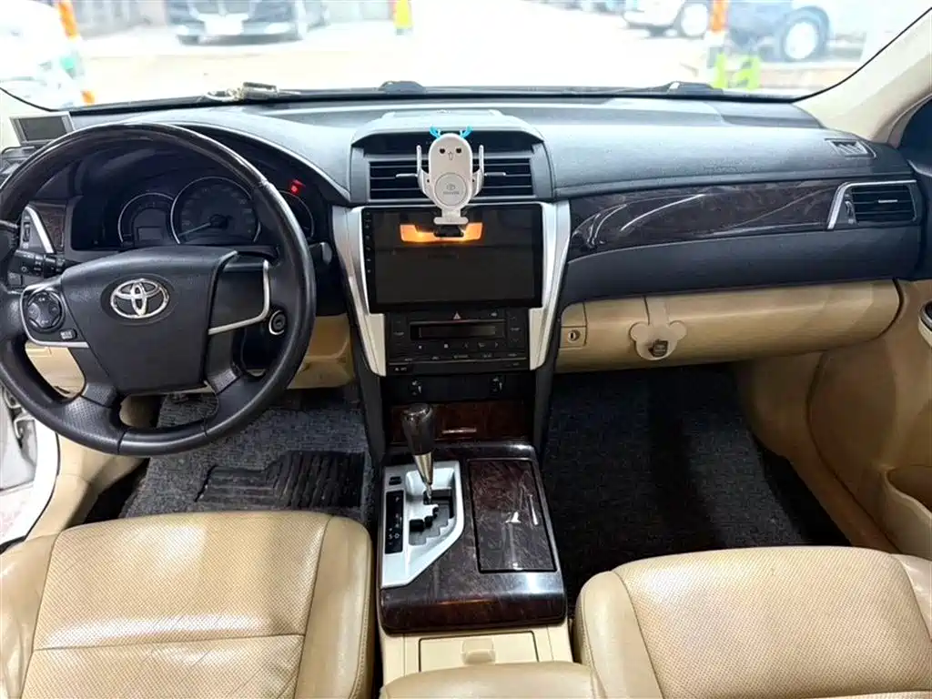 TOYOTA CAMRY