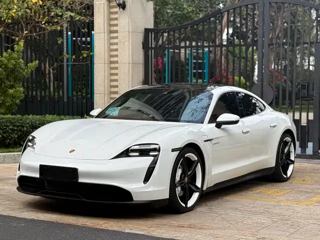 PORSCHE TAYCAN 2022