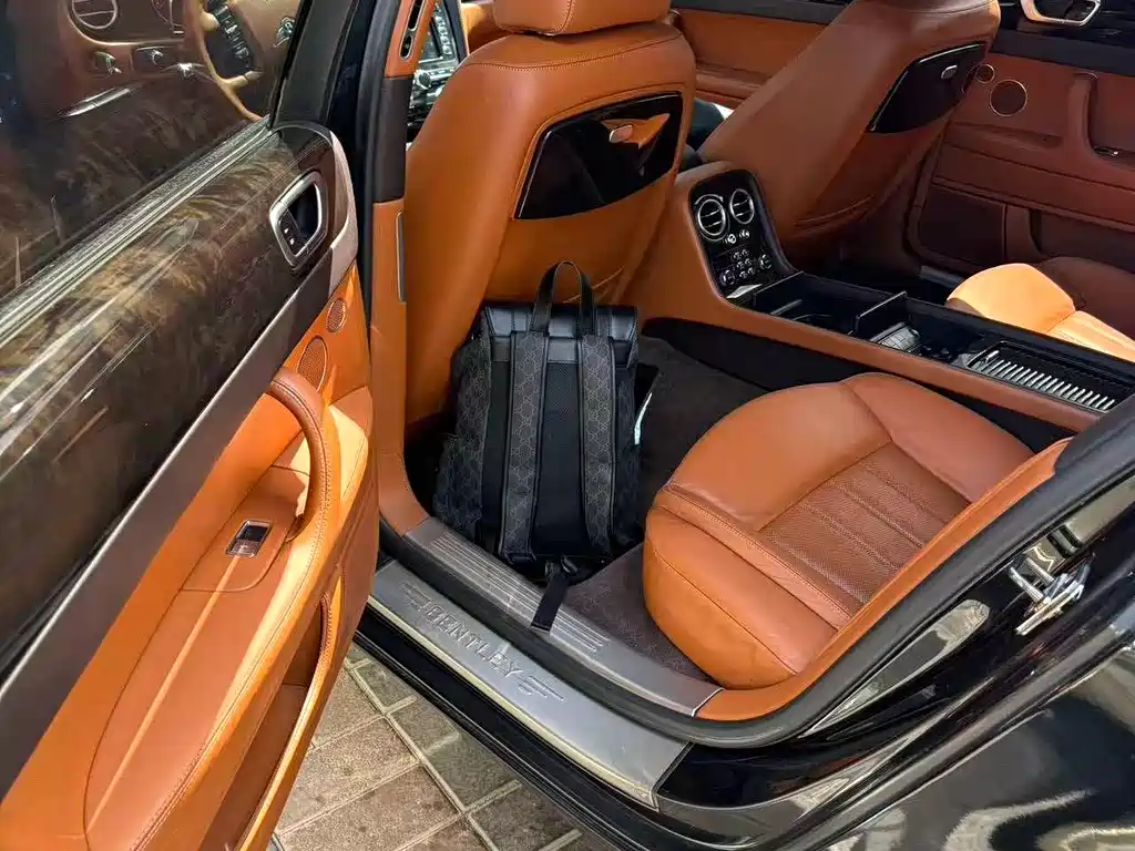 Bentley Flying Spur 2010 6.0T мест