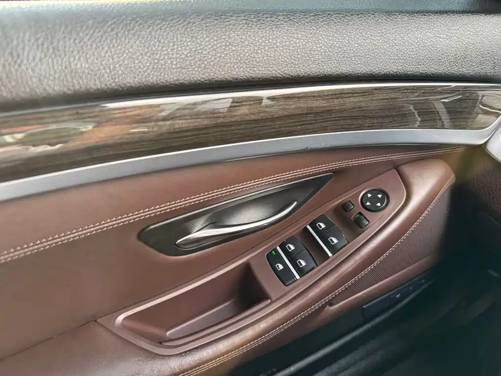 BMW 5 Series — миниатюра 19