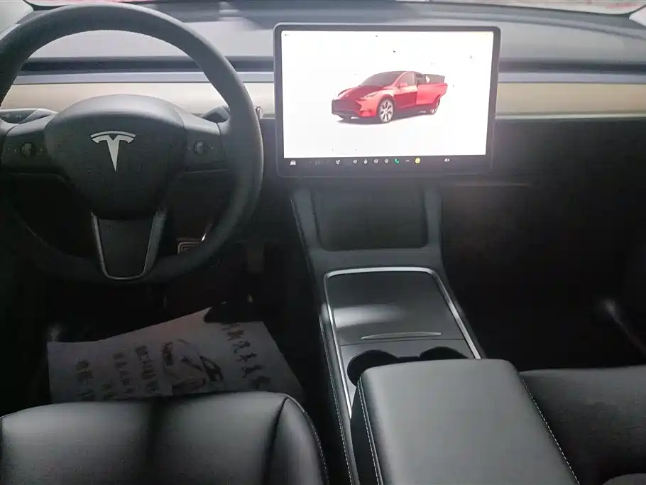 TESLA MODEL Y