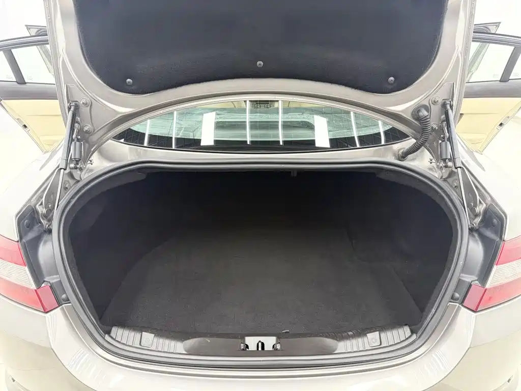 Jaguar XF — миниатюра 18