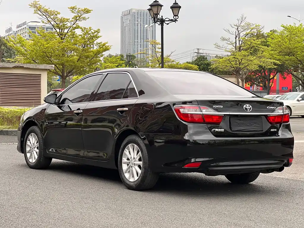 TOYOTA CAMRY