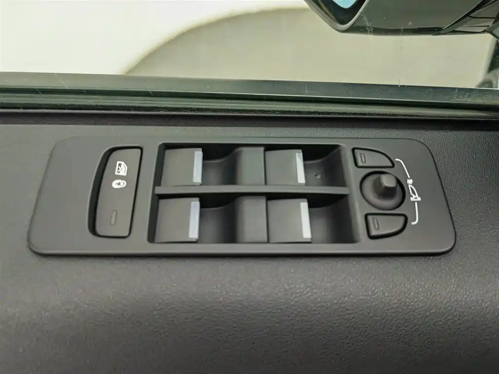 Land Rover Discovery Sport 2022 249PS 5 мест