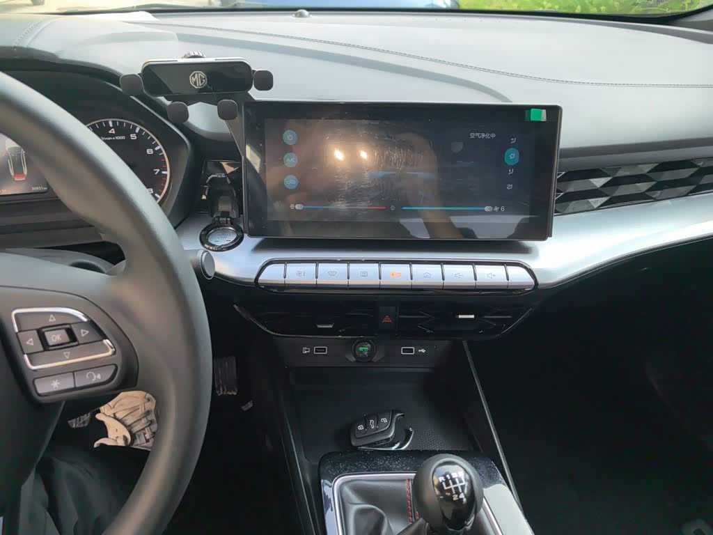 MG MG5 1.5 л 2023 г. Серебристо-серый, пробег 30900 км