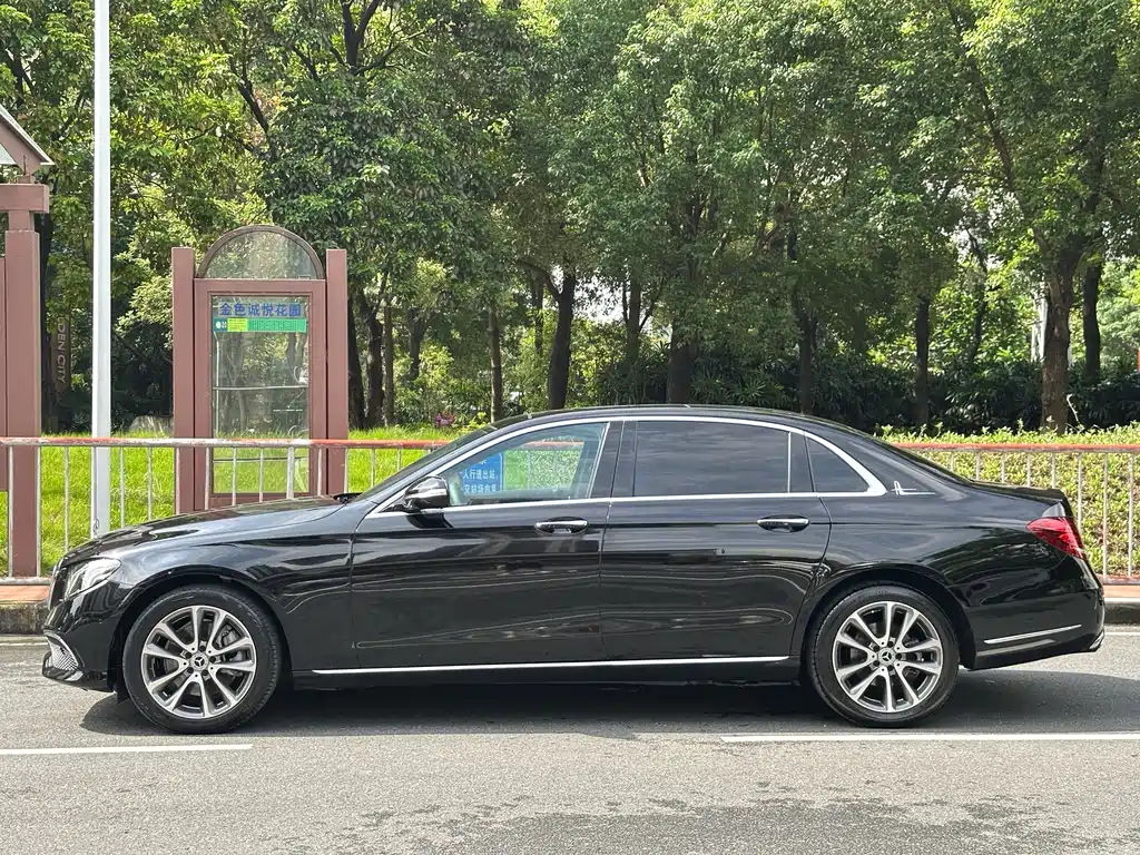 MERCEDES-BENZ E CLASS