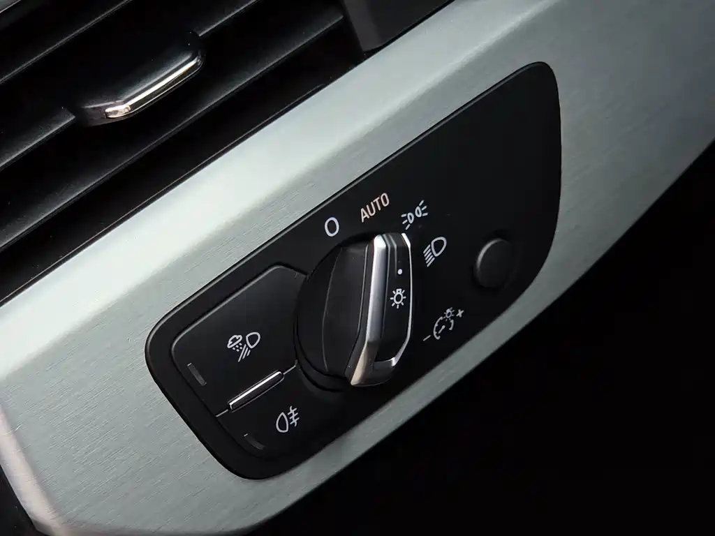 Audi A4L 2022 — фото 18