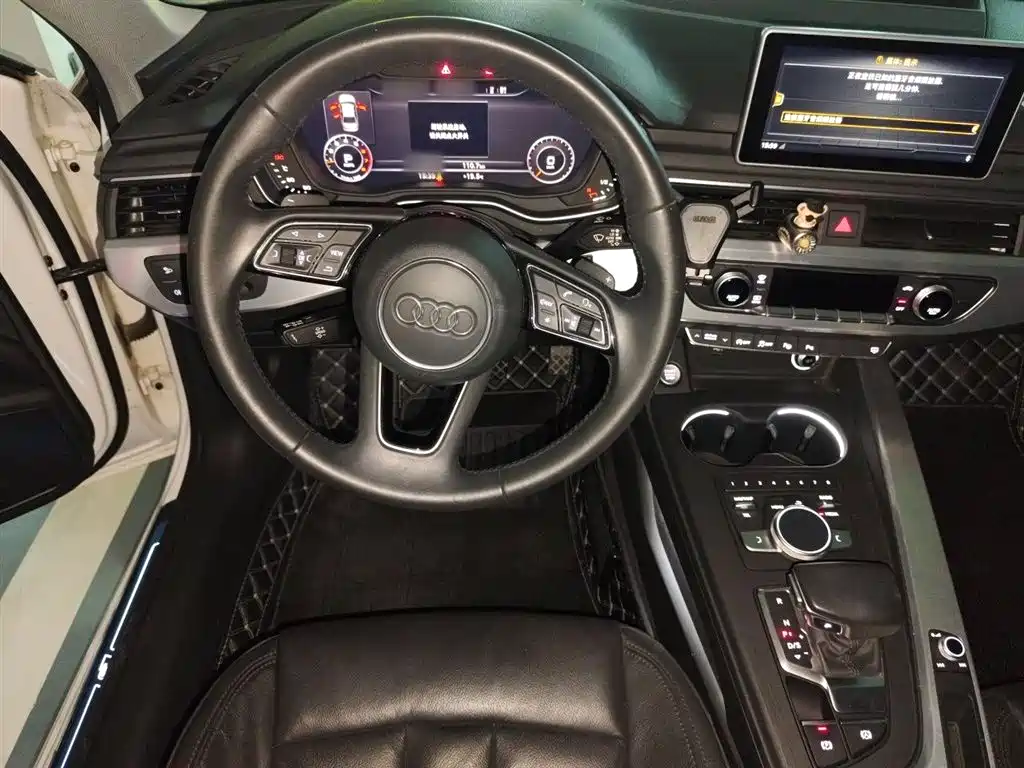 Audi A4L 2019 40 TFSI Fashion V