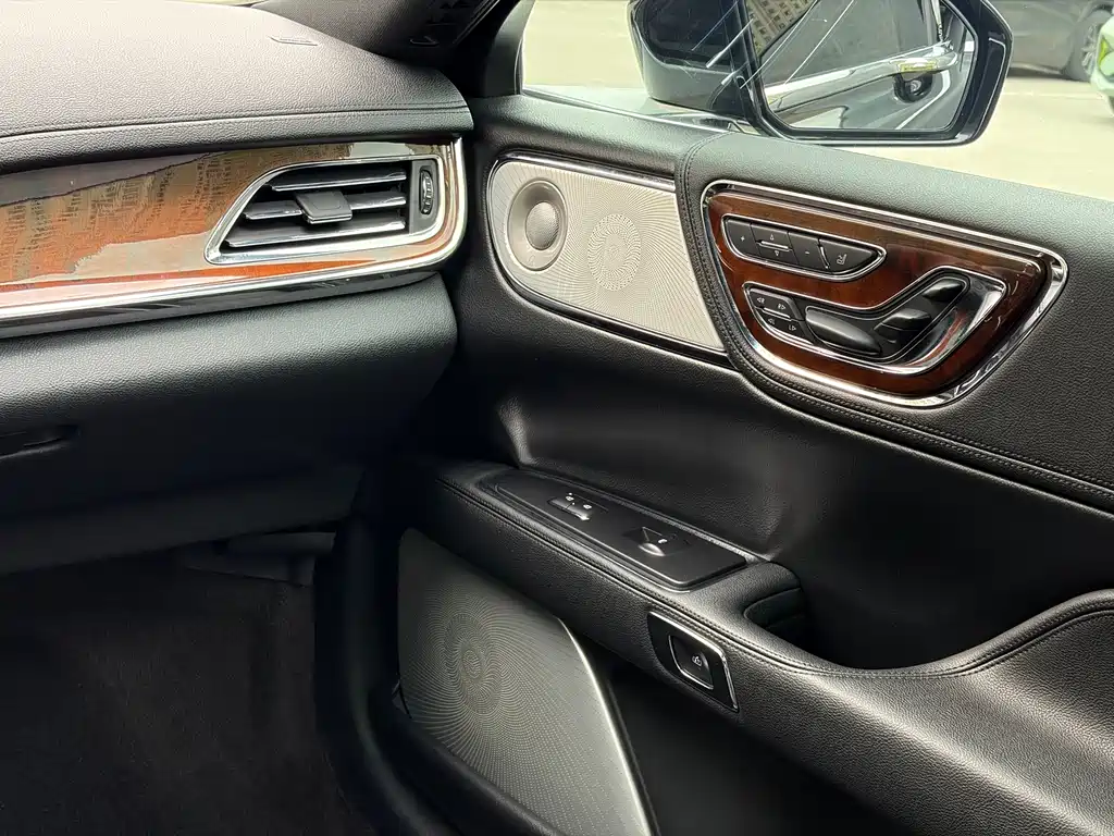 Lincoln Continental — миниатюра 17