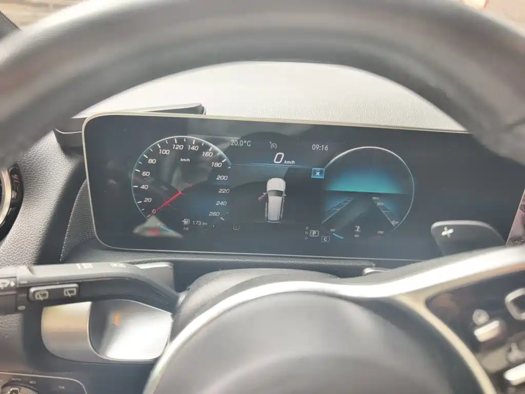 Mercedes-Benz GLB — миниатюра 4