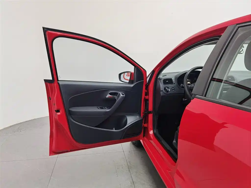Volkswagen Polo 2014 1.4L MT