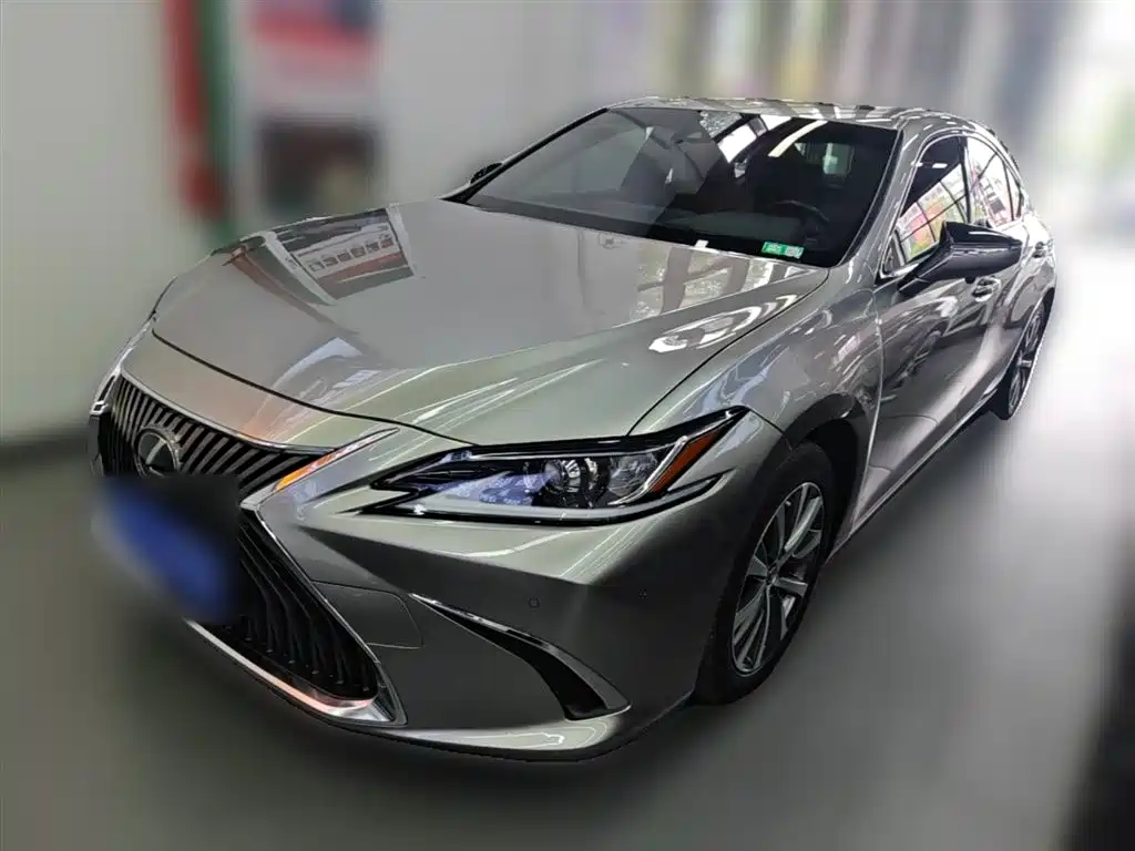 Lexus ES 2020
