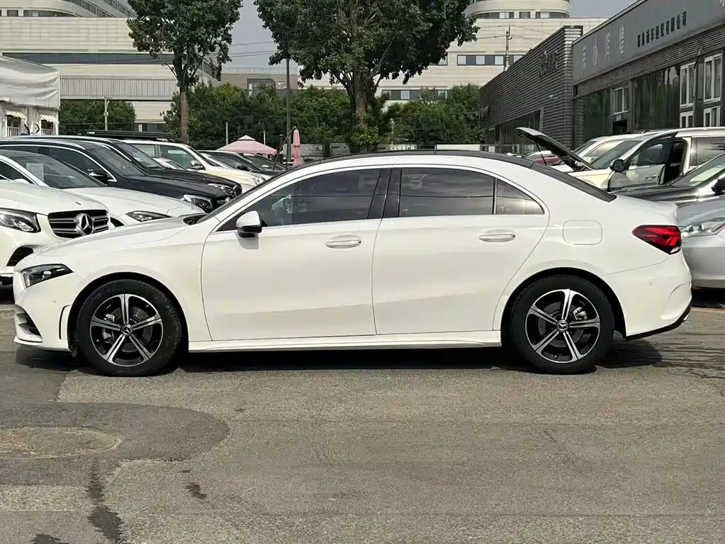 Mercedes-Benz A-Class A 2023 A 200 L Fashion
