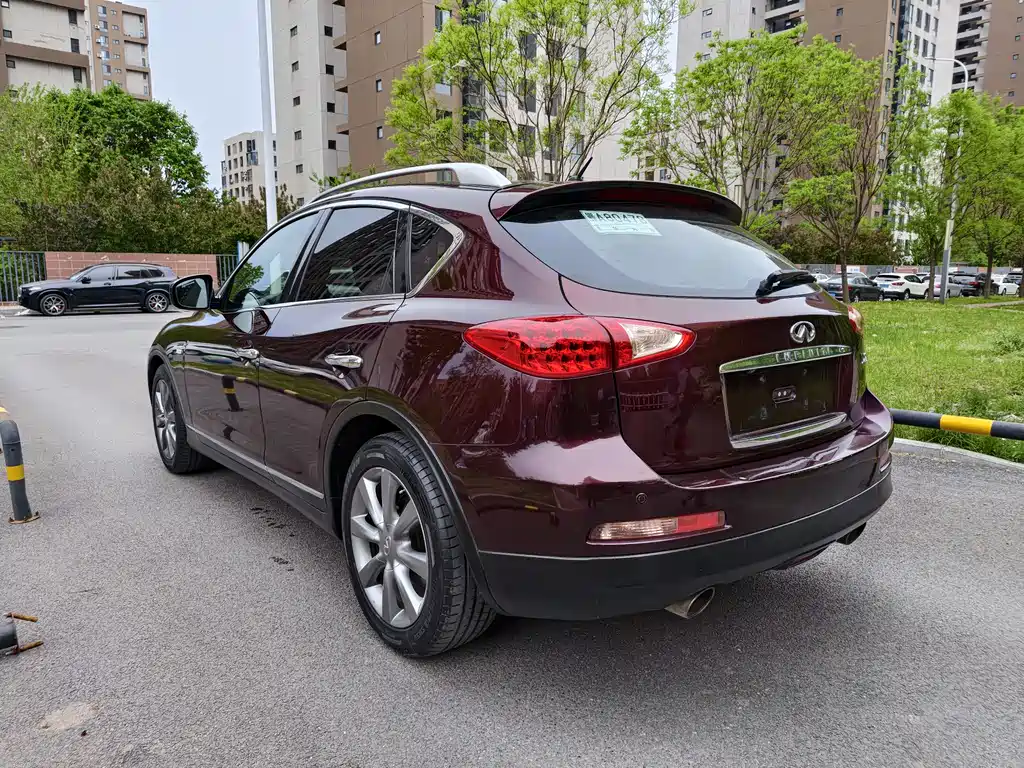 Infiniti EX — миниатюра 6