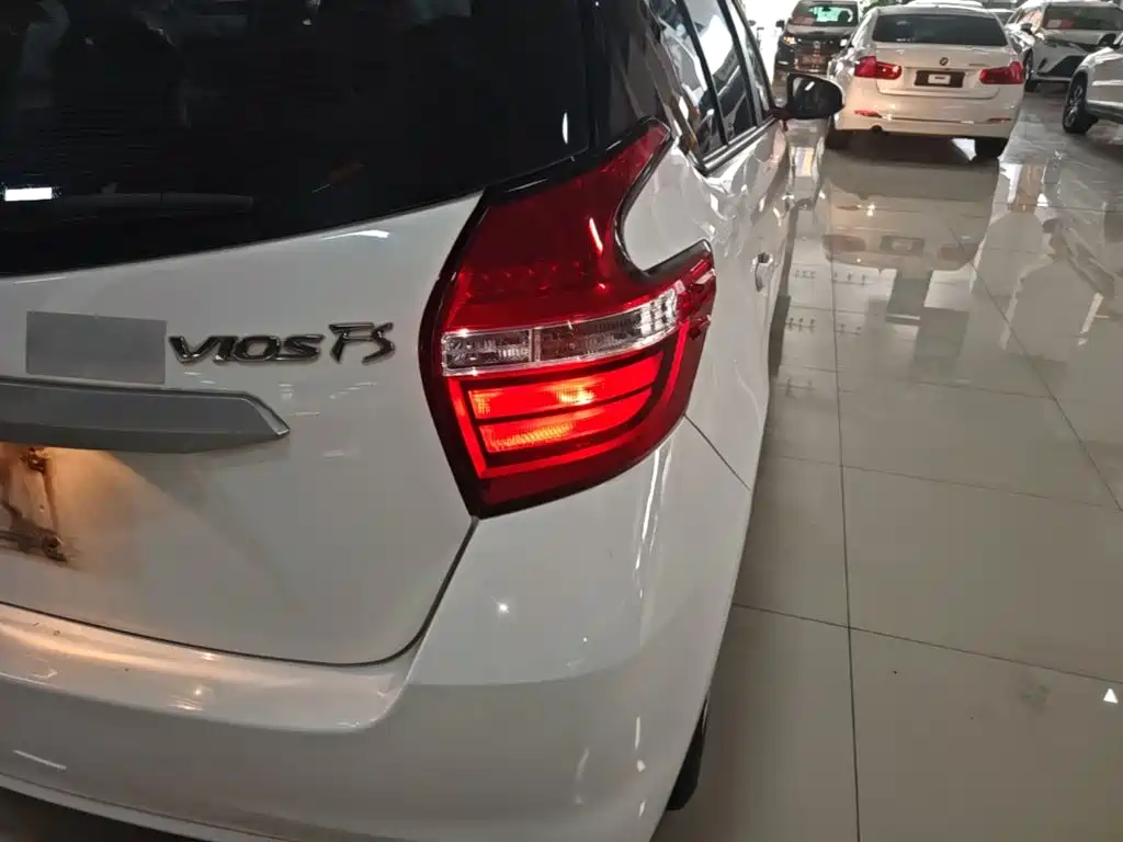 Toyota Vios FS — миниатюра 8