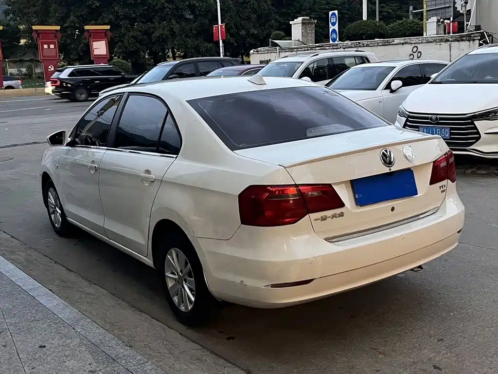 Volkswagen Jetta — миниатюра 6