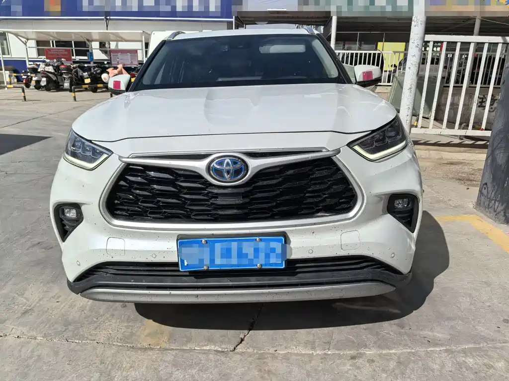 Toyota Highlander 2024 2.5L Luxury 7 мест