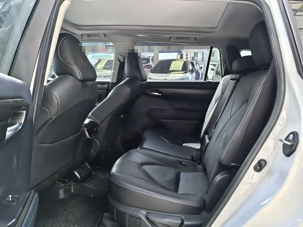 Toyota Highlander 2024 2.5L Luxury 7 мест