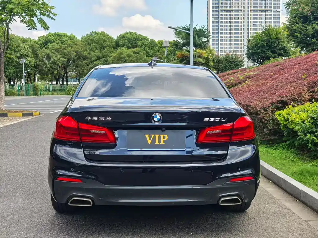 BMW 5 Series — миниатюра 9