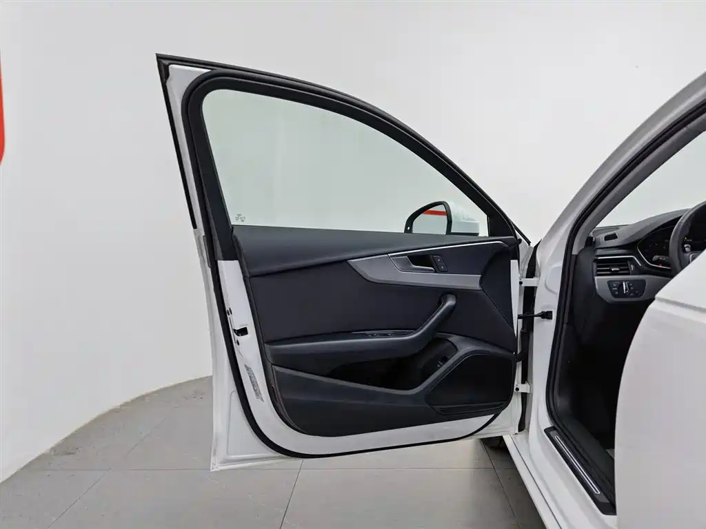 Audi A4L 2019 40 TFSI VI