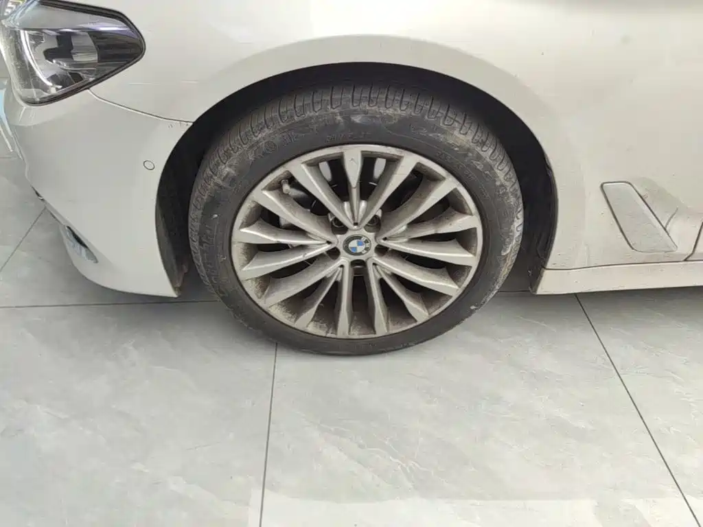 BMW 5 Series — миниатюра 23