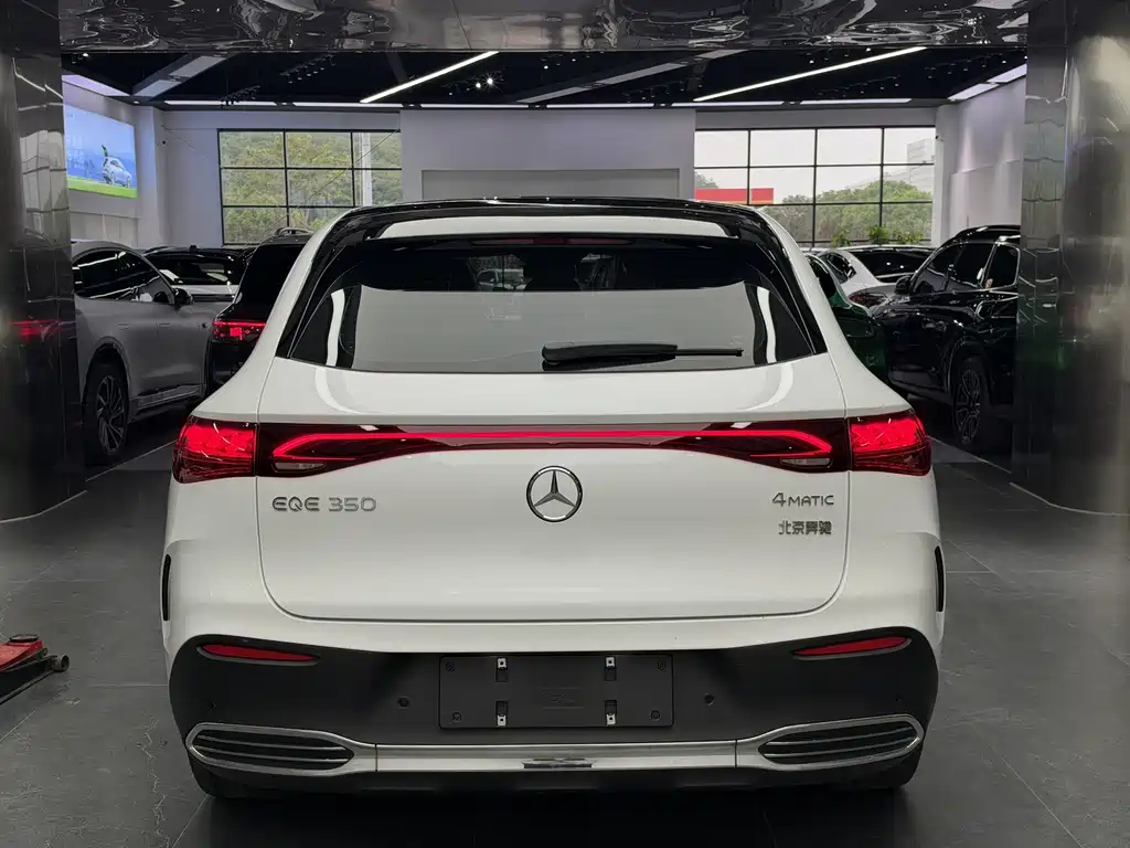 Mercedes-Benz EQE SUV — миниатюра 15