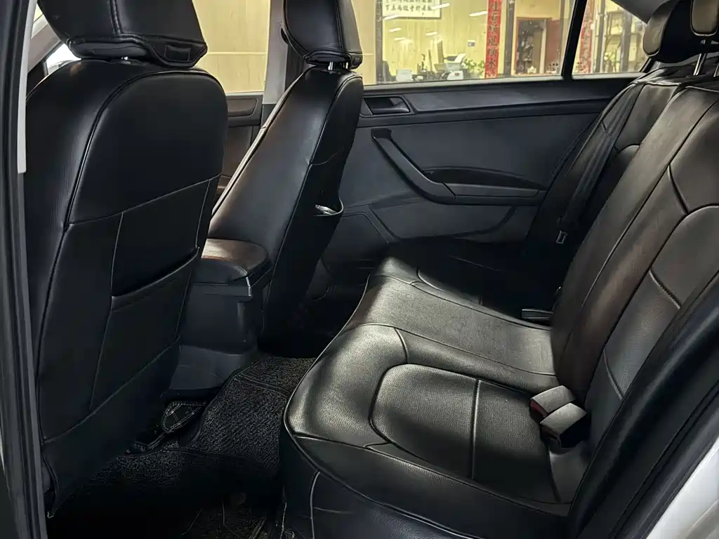 Volkswagen Santana — миниатюра 6