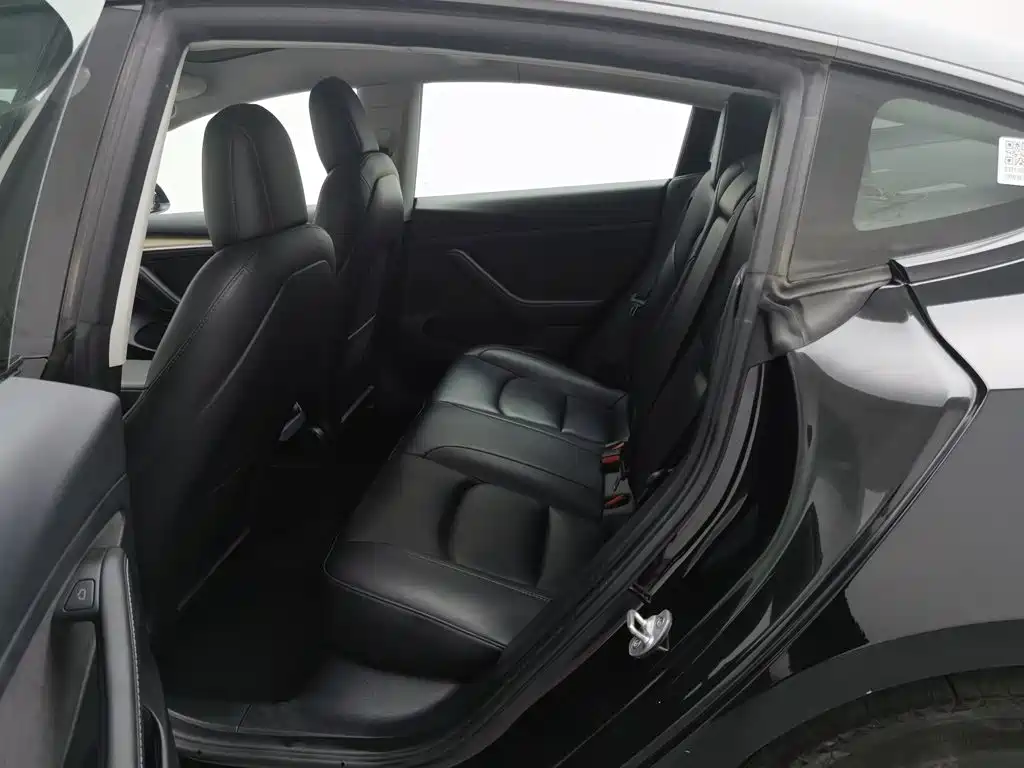 Tesla Model 3 — миниатюра 15