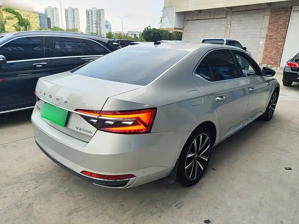 Skoda Superb — миниатюра 7