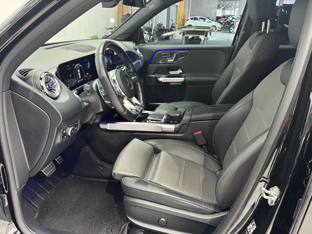 MERCEDES-BENZ GLB AMG