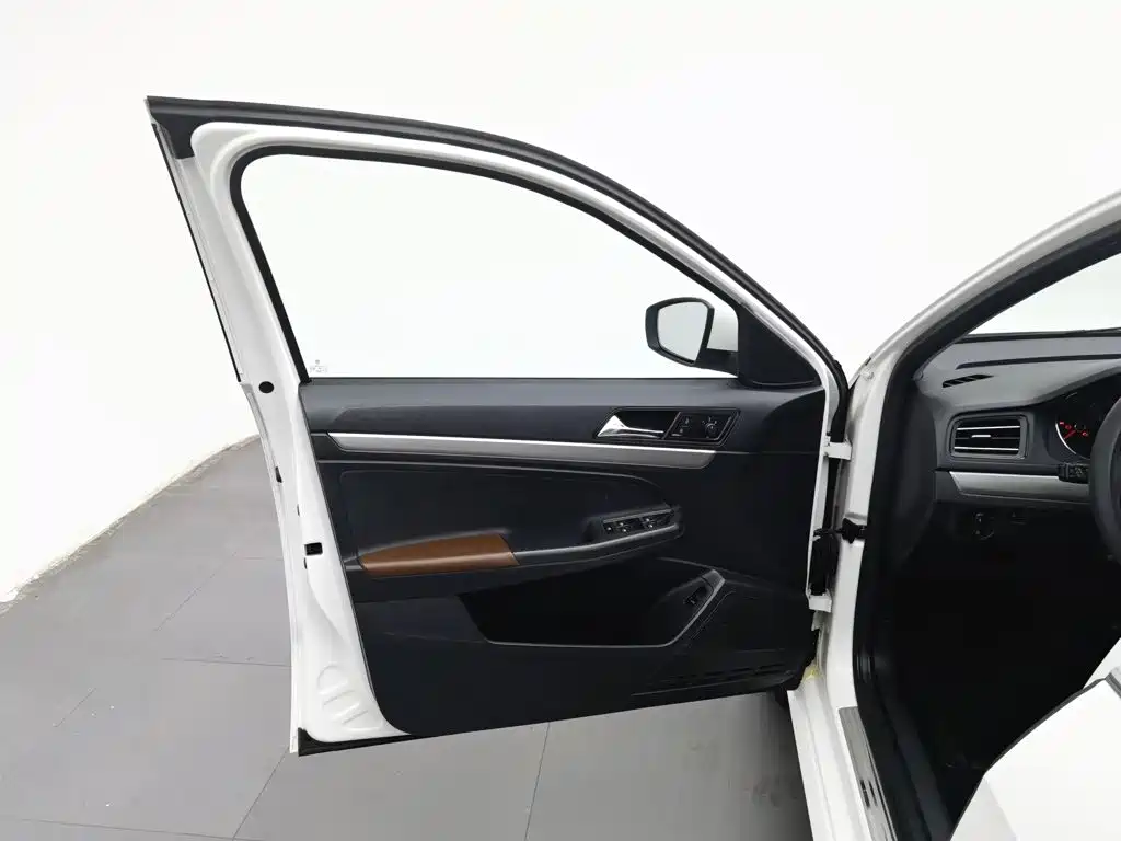 Volkswagen Lavida — миниатюра 8