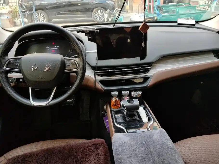 Hongqi Hongqi E-QM5 — миниатюра 12