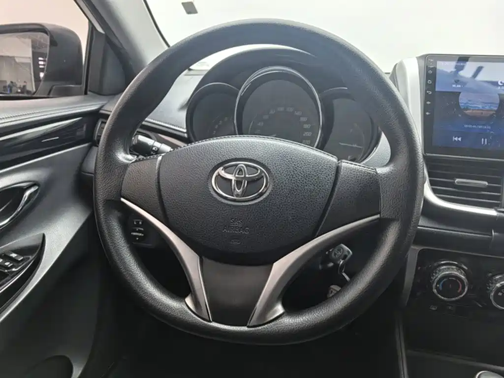 Toyota Yaris L — миниатюра 5