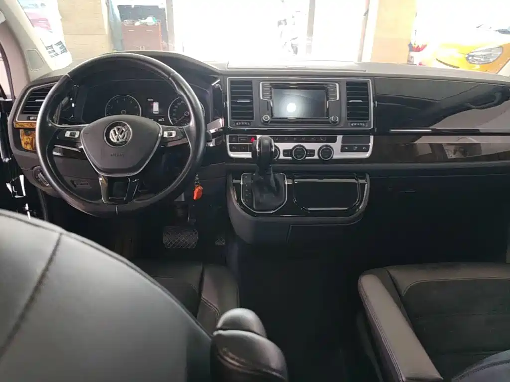 Volkswagen Multivan — миниатюра 10
