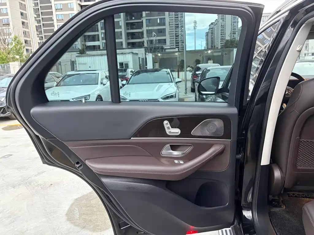 Mercedes-Benz GLE (Import) — миниатюра 24